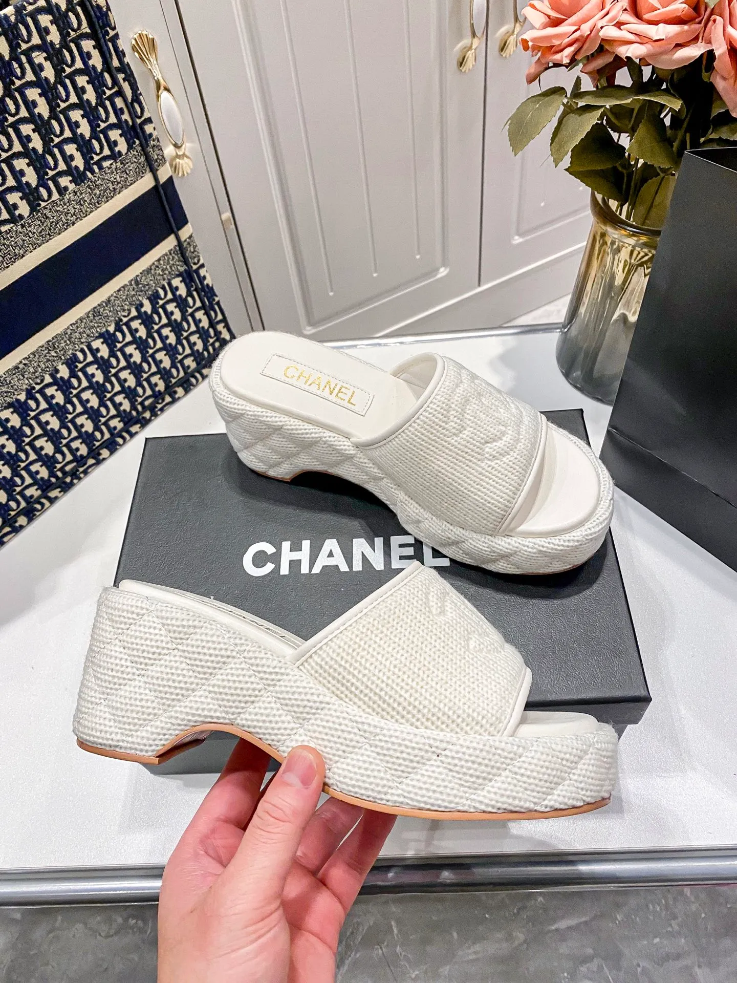 👟👟Ex-factory price 460👟👟Chanel 25C new early spring thick-soled slippers!  Top version! Early release. Thick sole design. 5cm heel height. Makes your legs longer in seconds. Original custom linen for the upper. Sheepskin for foot pads. Original genuine leather outsole. Size: 34-41. Customized. Non-returnable and non-exchangeable.